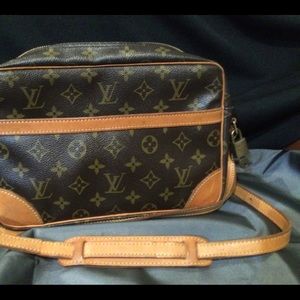 Louis Vuitton Shoulder Bag Classic